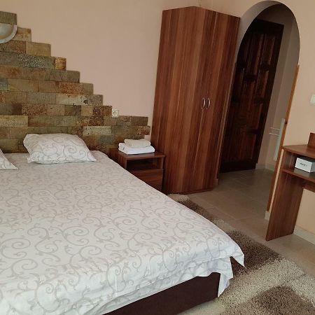 Family Hotel Zhelkovi - Olympia Kharmanli Eksteriør billede