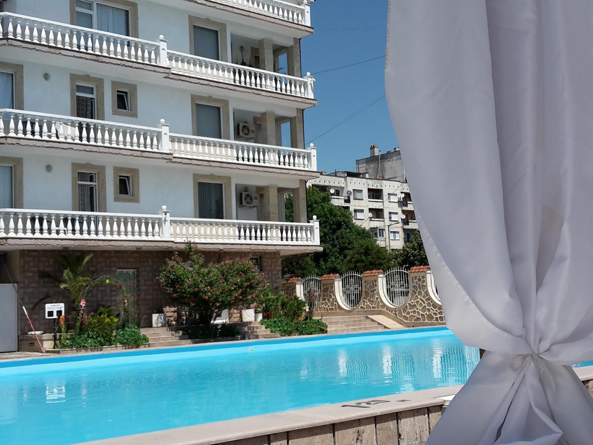 Family Hotel Zhelkovi - Olympia Kharmanli Eksteriør billede
