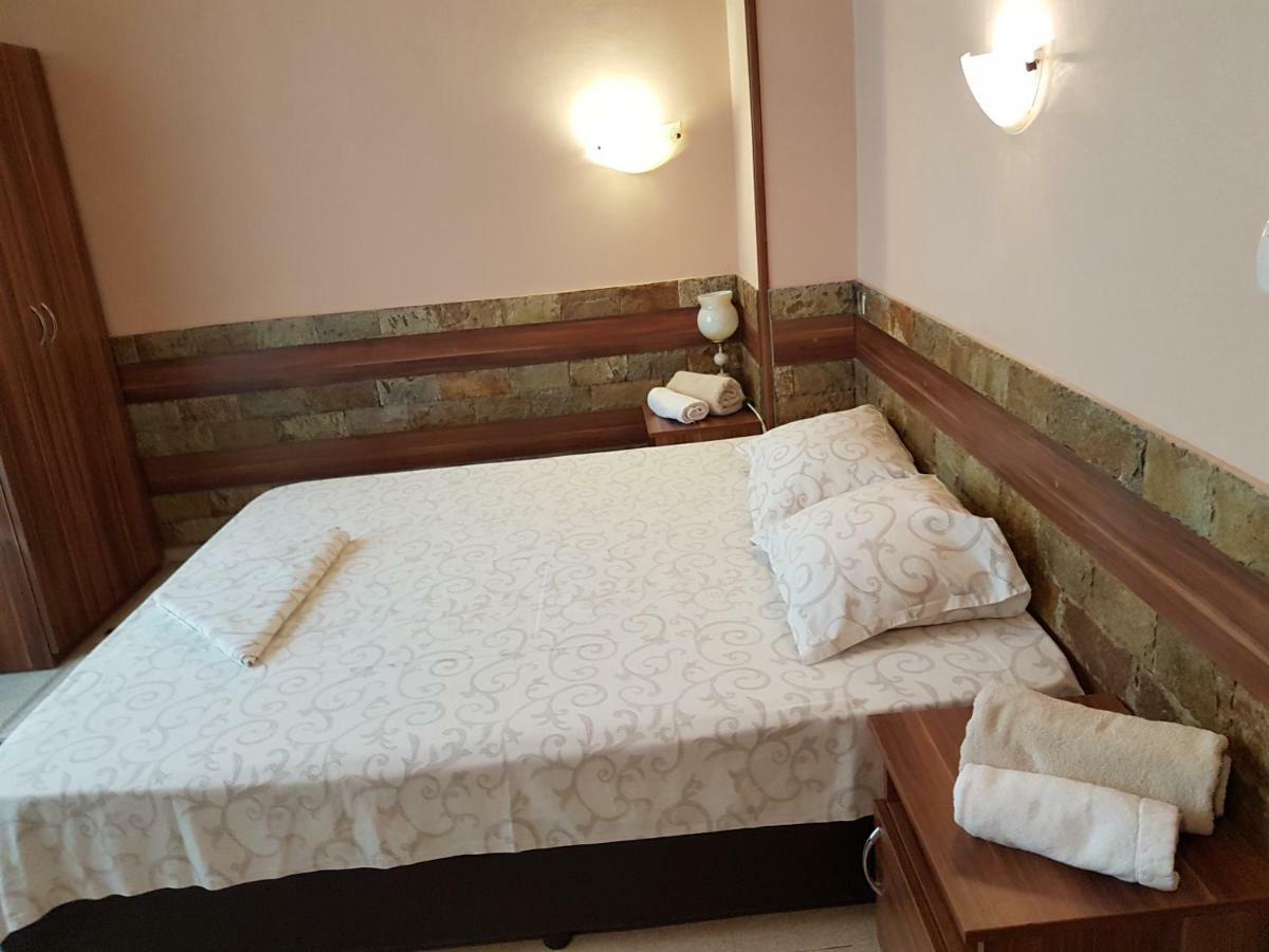 Family Hotel Zhelkovi - Olympia Kharmanli Eksteriør billede
