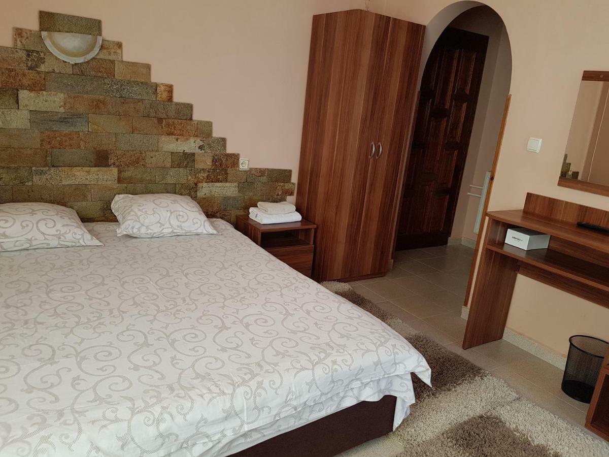 Family Hotel Zhelkovi - Olympia Kharmanli Eksteriør billede