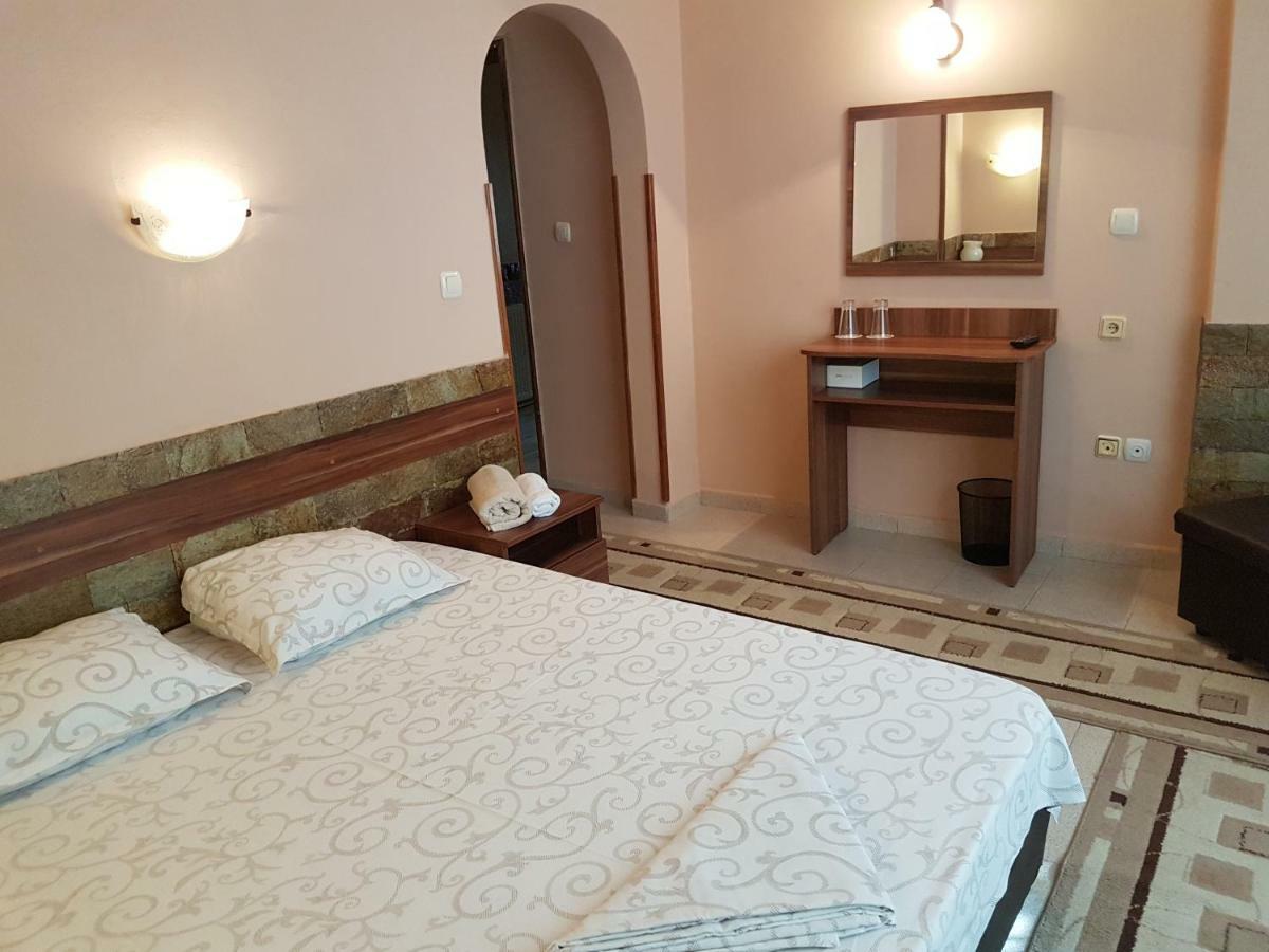 Family Hotel Zhelkovi - Olympia Kharmanli Eksteriør billede
